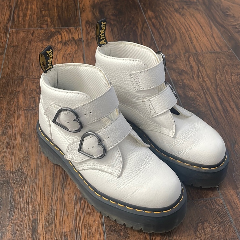 Dr. Martens White Devon Hearts Size 9